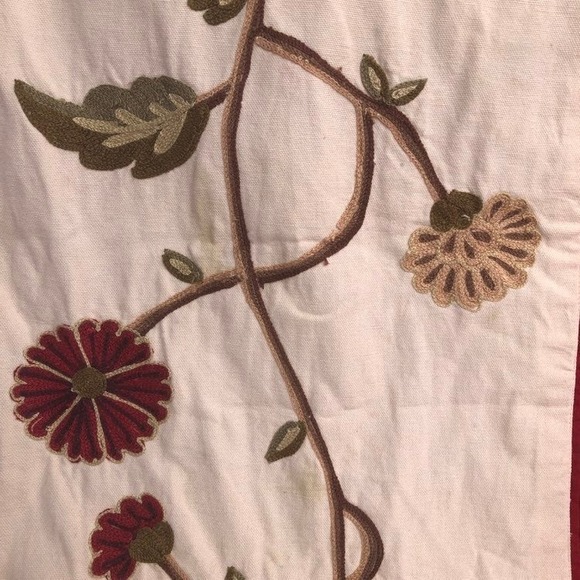 Beige floral embroidered lined‎ Table runner World Market tasseled 70" - Picture 4 of 10